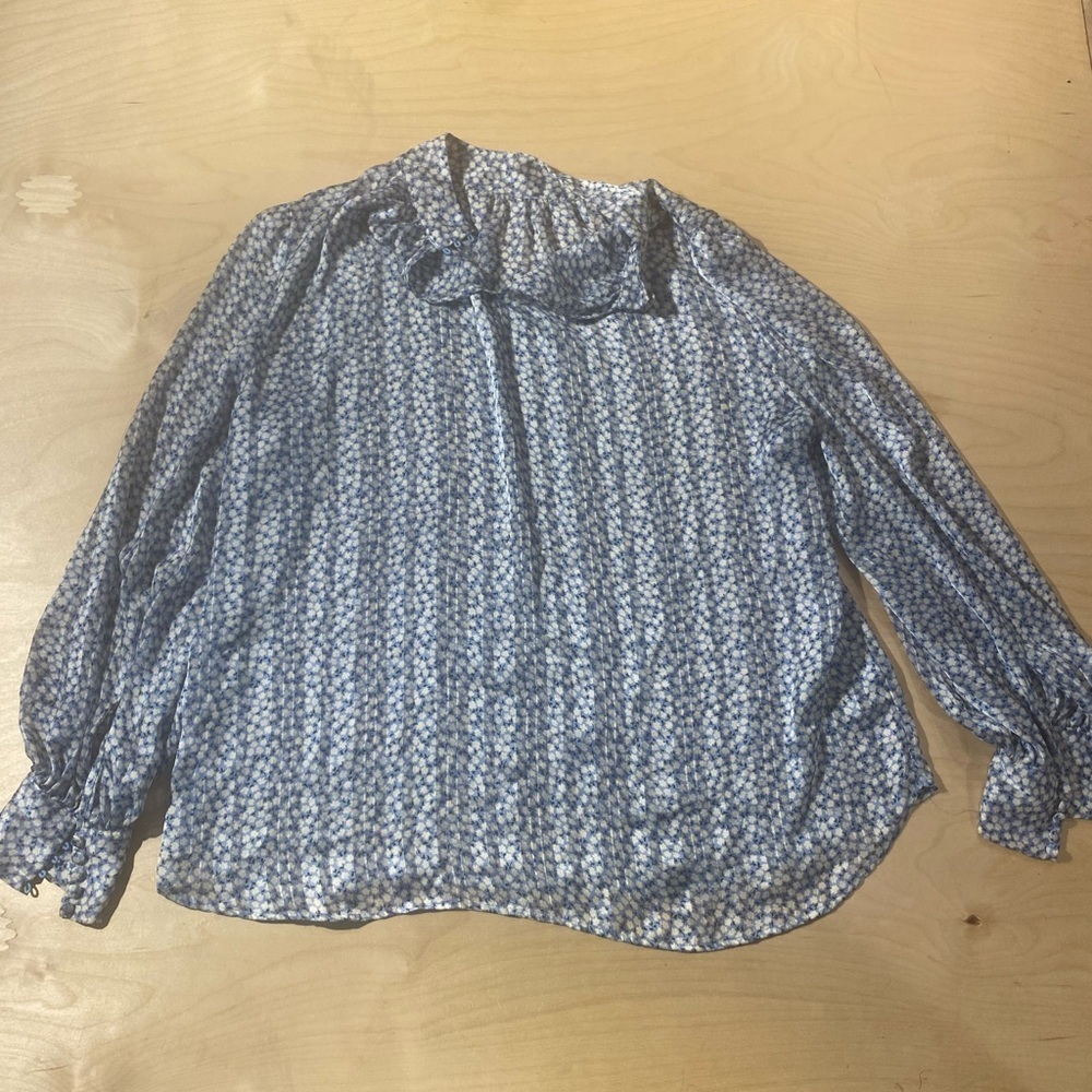 H&M Blue and White Floral Top Medium (FR)